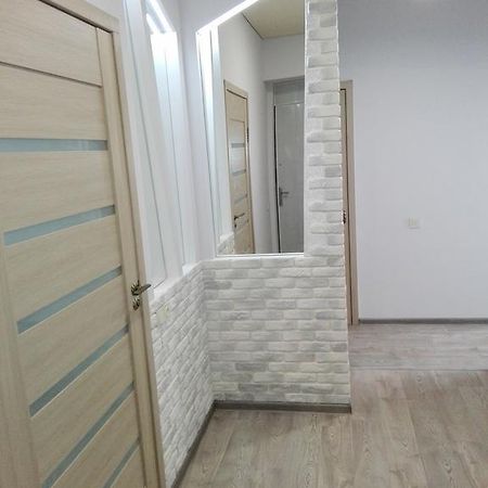 Apartment On Kryvorizhstal Street 35-24 克里沃罗格 外观 照片
