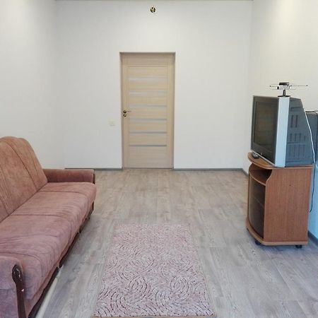 Apartment On Kryvorizhstal Street 35-24 克里沃罗格 外观 照片