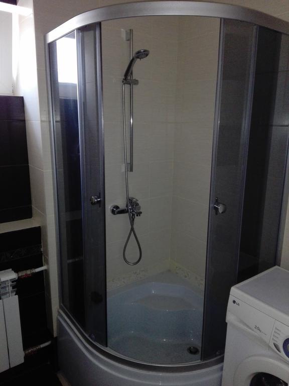 Apartment On Kryvorizhstal Street 35-24 克里沃罗格 外观 照片