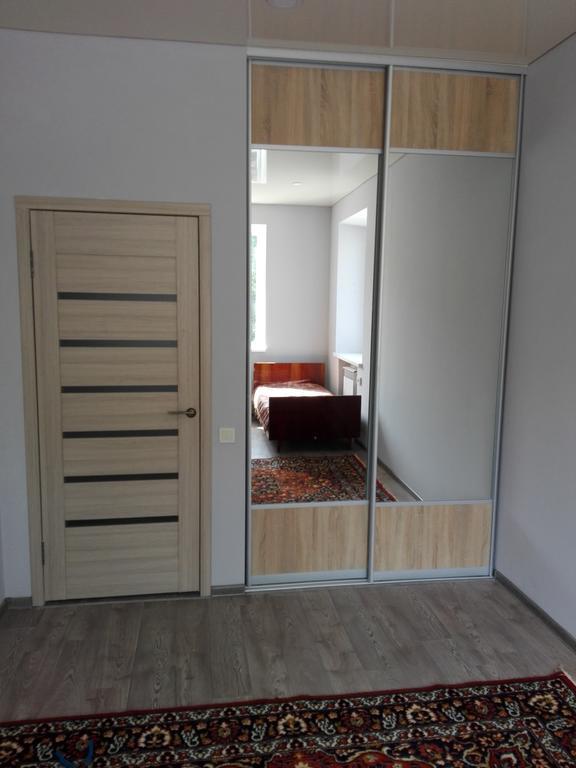Apartment On Kryvorizhstal Street 35-24 克里沃罗格 外观 照片