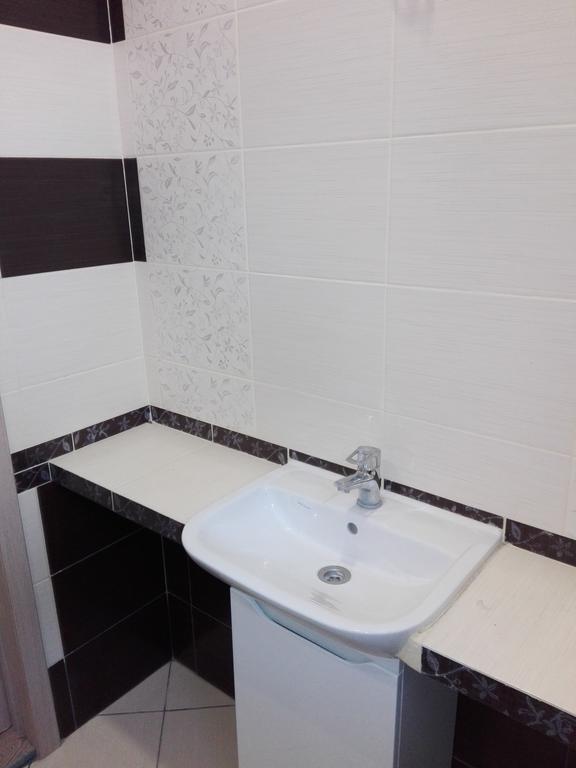 Apartment On Kryvorizhstal Street 35-24 克里沃罗格 外观 照片