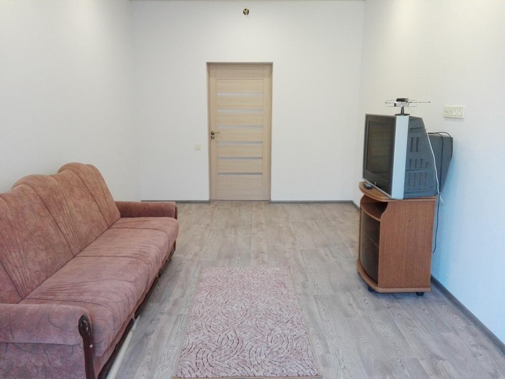 Apartment On Kryvorizhstal Street 35-24 克里沃罗格 外观 照片